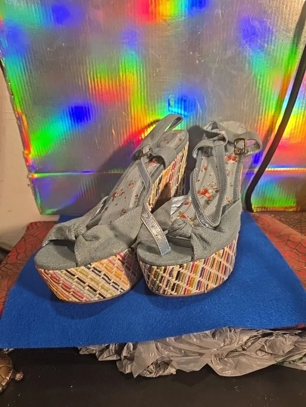 071326 Dressy blue size 8  3 inch heals. B0x 22aa
